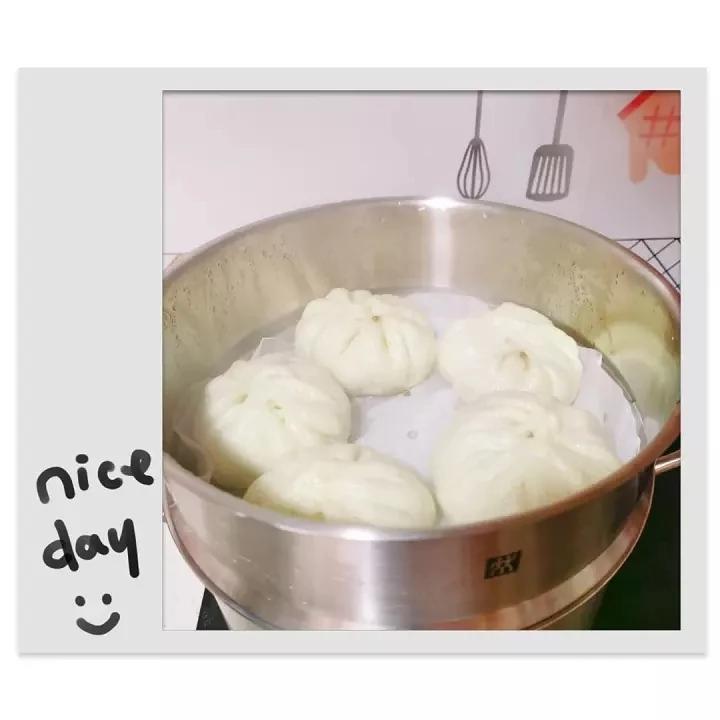 松软多汁的肉包子