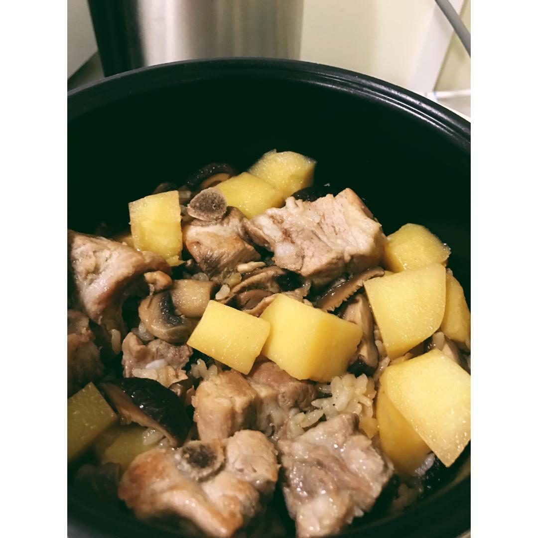 喷香排骨焖饭（爆好吃）