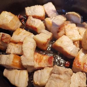 无皮红烧肉炖芸豆胡萝卜山笋的做法 步骤3
