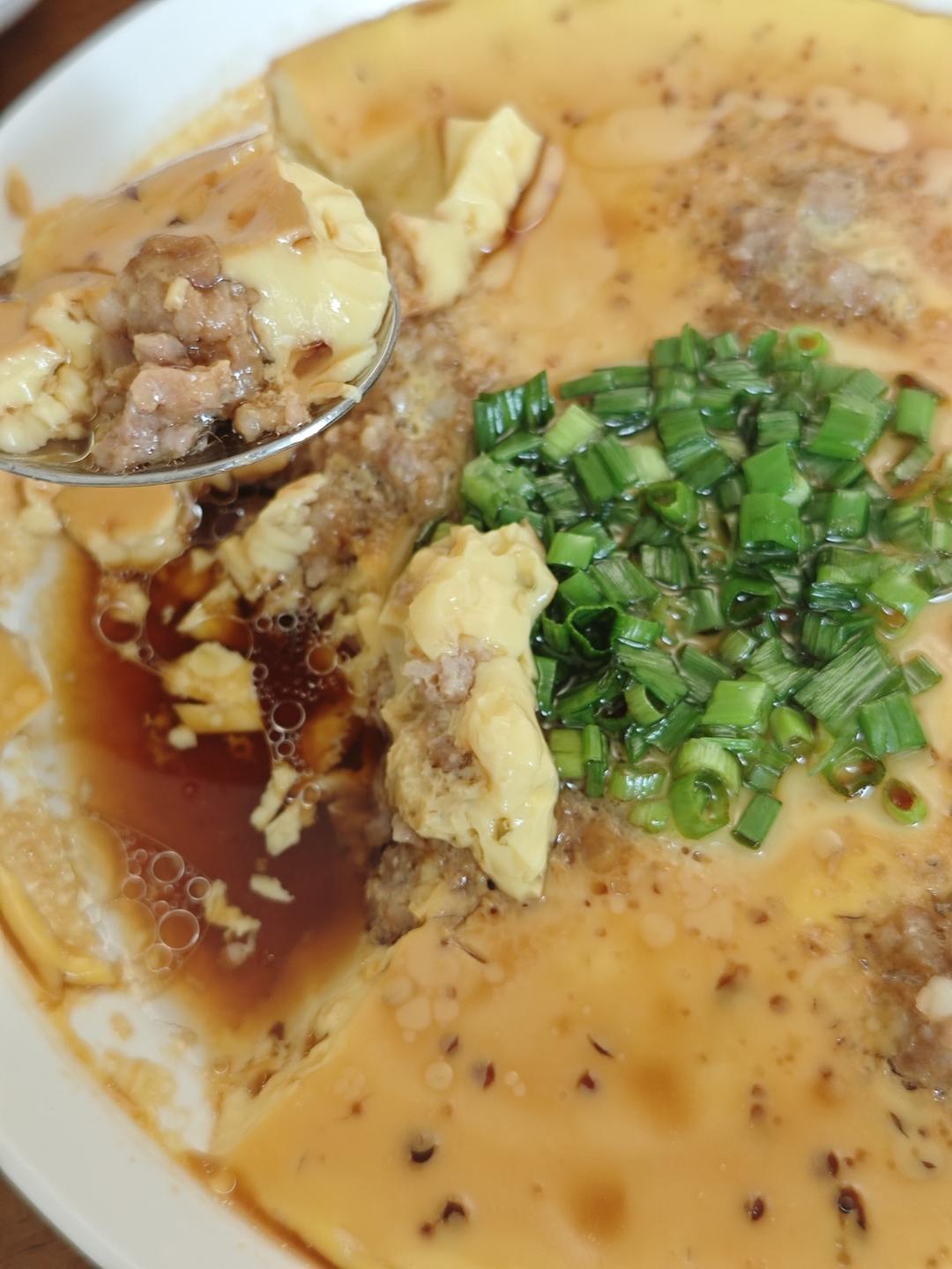 有肉又有蛋的肉丸子蒸蛋，小朋友超爱！