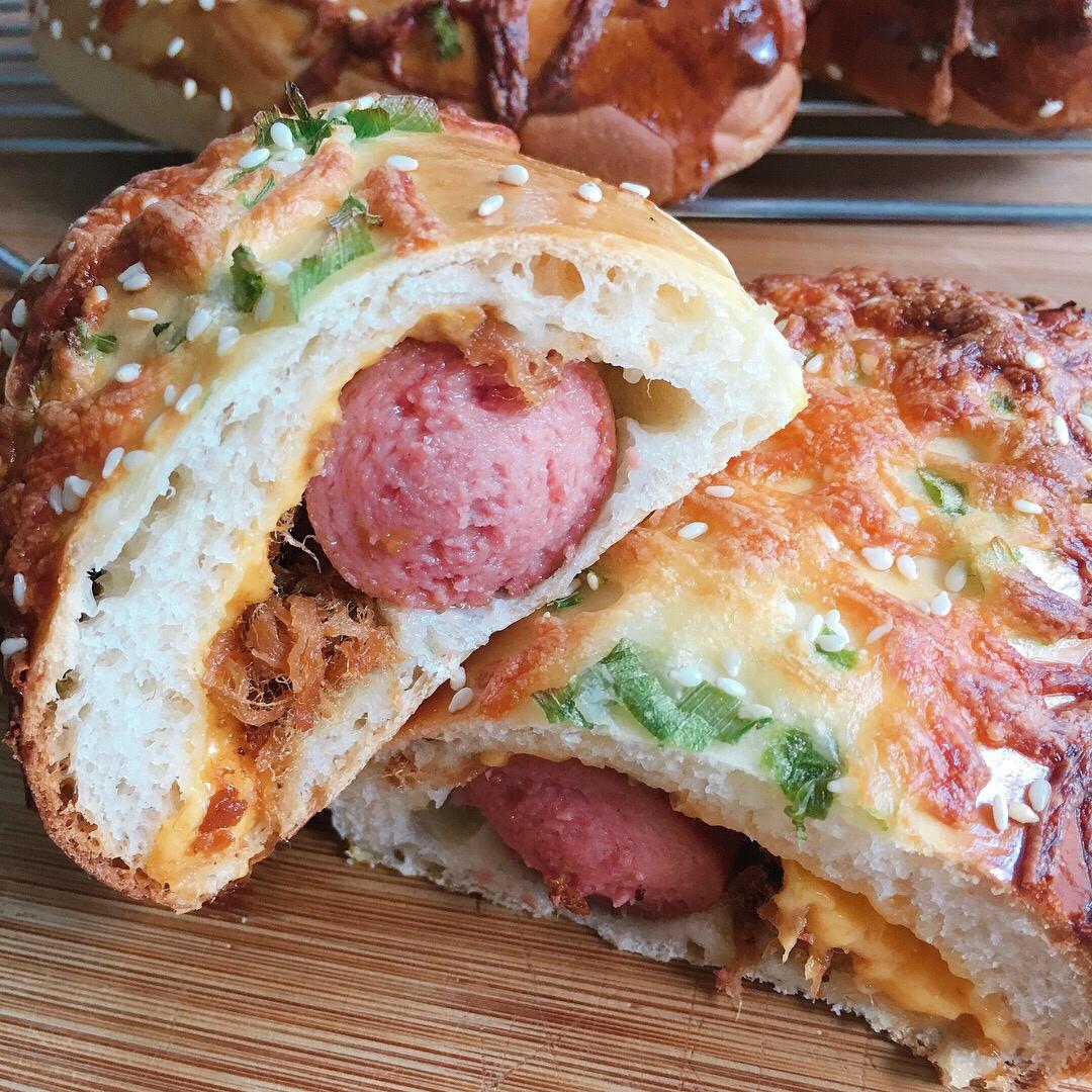 肉松火腿奶酪香葱面包