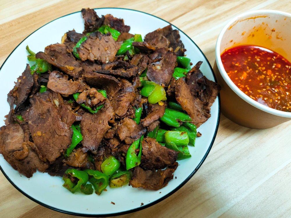 青红椒炒卤牛肉