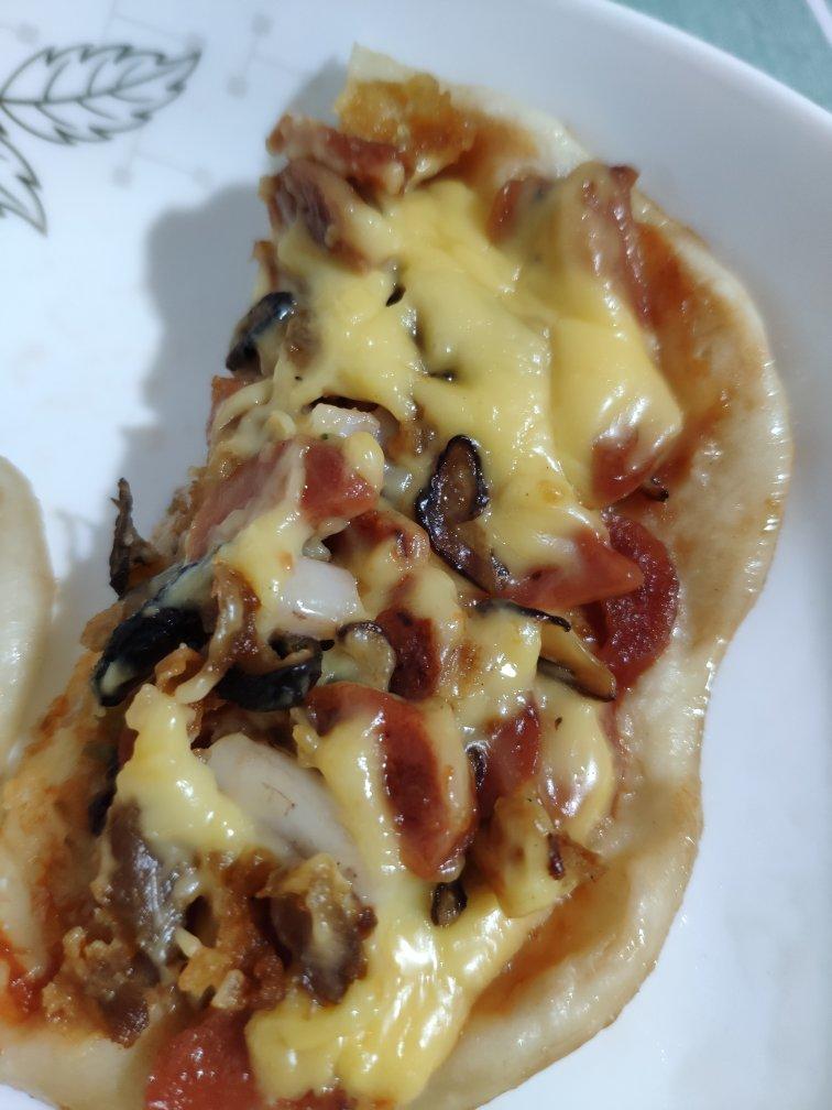 平底锅蘑菇火腿披萨