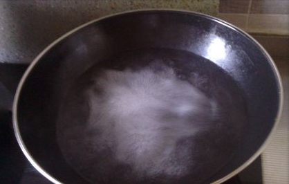做水煮荷包蛋的技巧的做法 步骤1