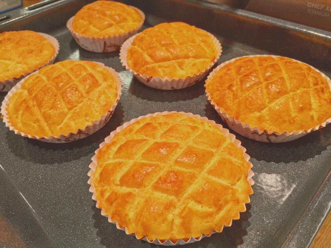 好吃到炸裂的港式菠萝包（附带制作酥皮的小视频）