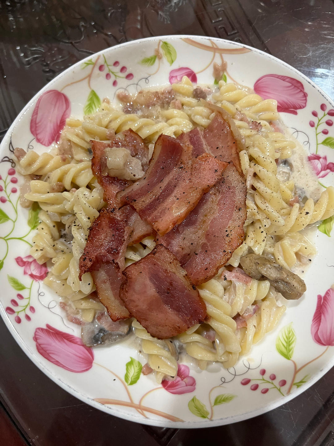 白汁蘑菇培根意粉