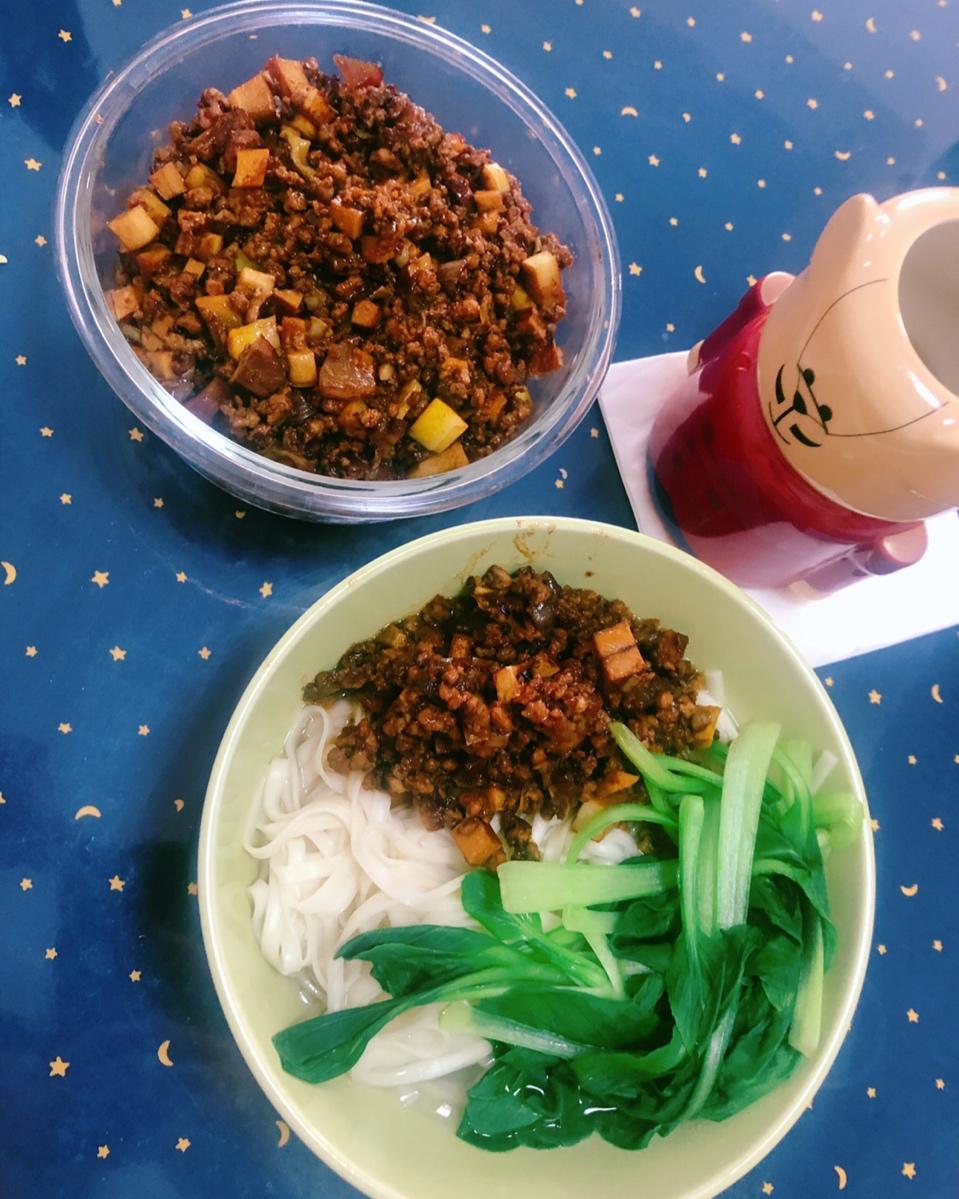 堂妈教你做油泼肉酱扯面