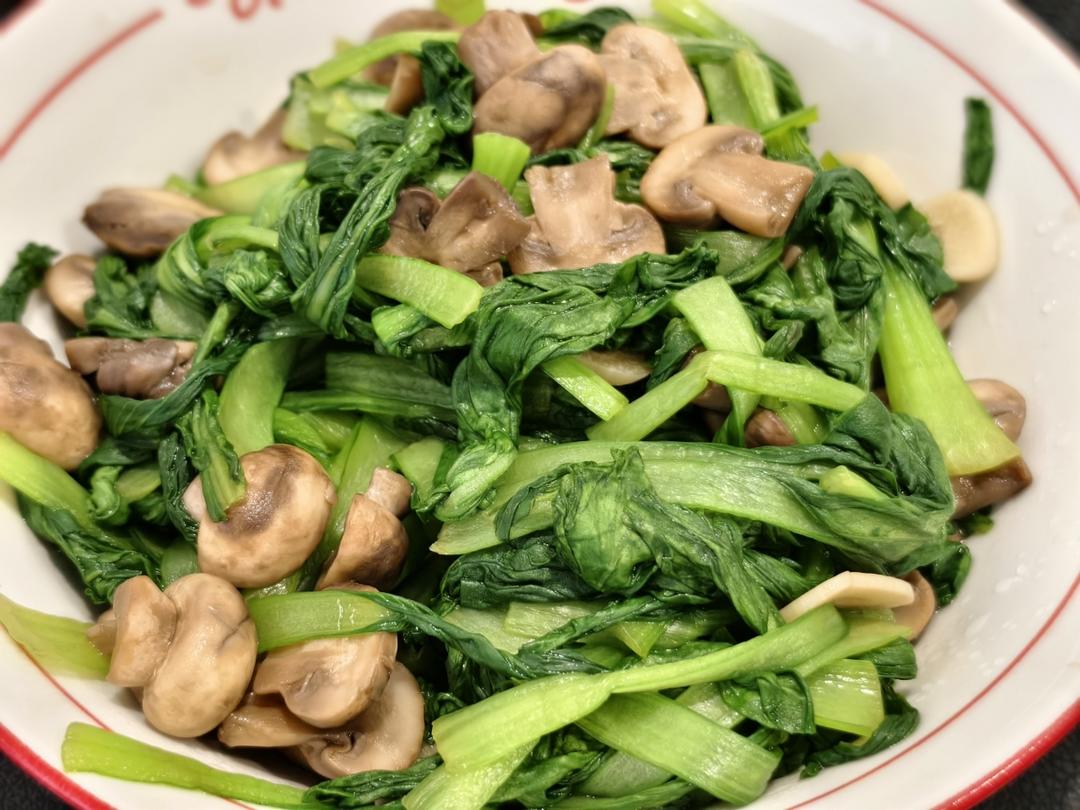鲜美的口蘑炒青菜