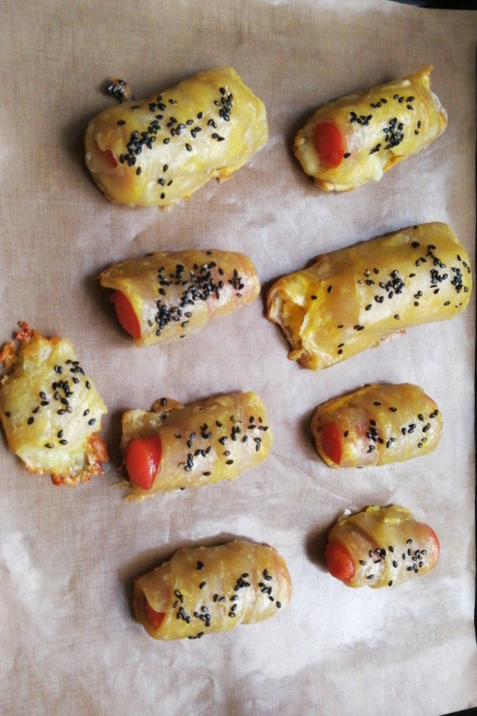 手抓饼皮版的可颂香肠卷