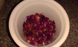 貌美简单玫瑰花蜂蜜的做法 步骤2