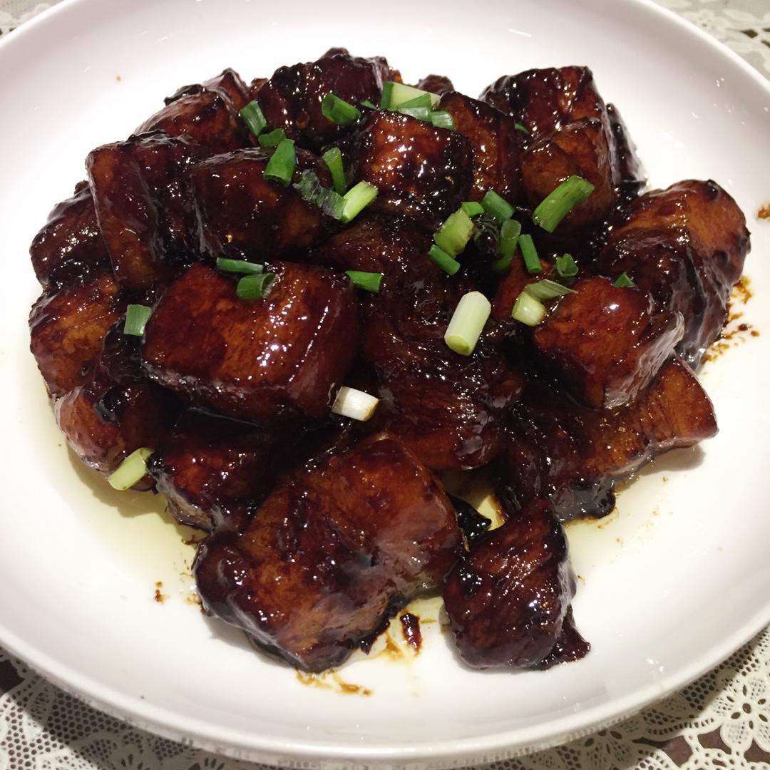 吃着碗里望着锅里的红烧肉