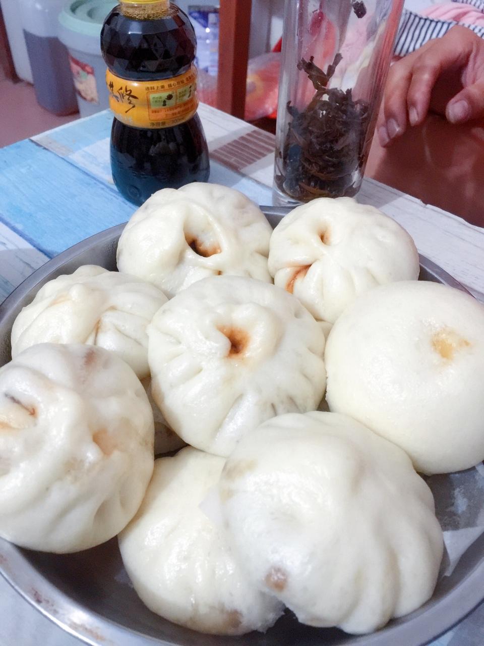 云朵般松软爆浆蜜汁叉烧包