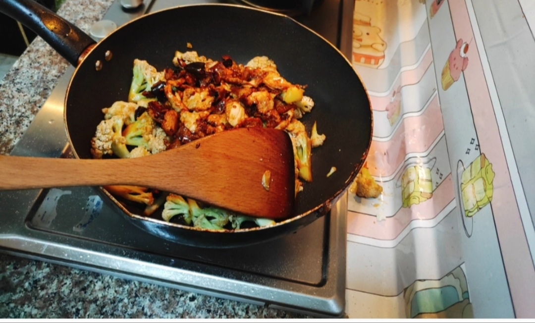 超下饭的干锅花菜的做法 步骤5