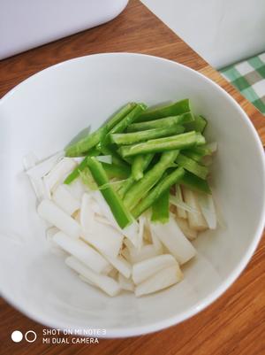 芹菜腐竹炒肉丝的做法 步骤3