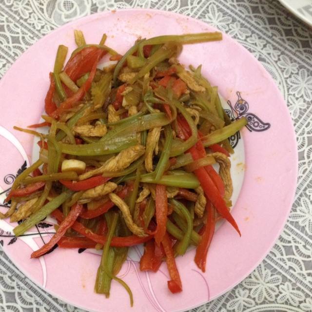 芹菜炒鸡丝