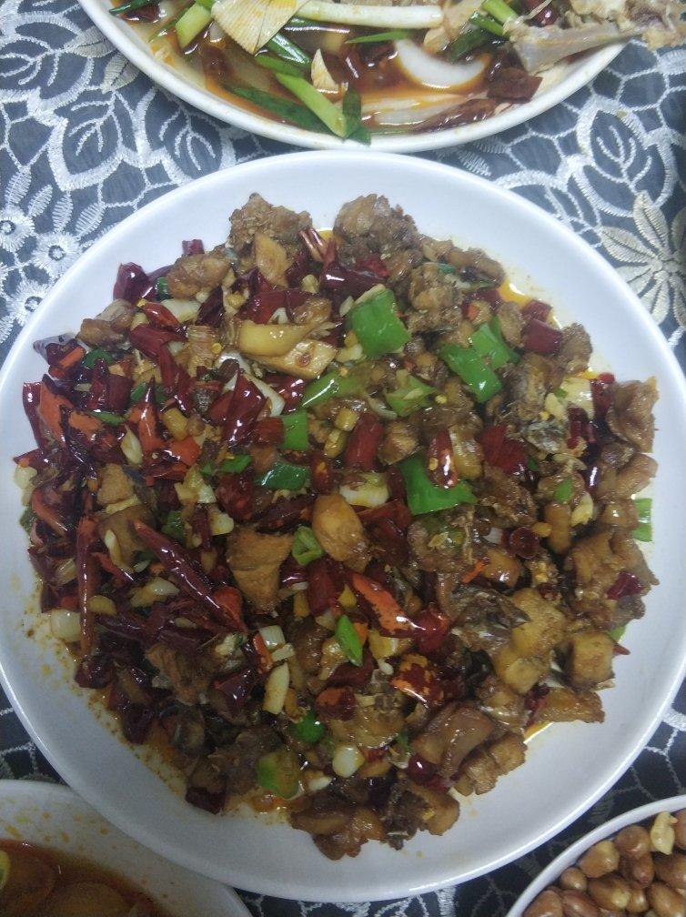 新疆柴窝堡辣子鸡（跟饭馆没差别）