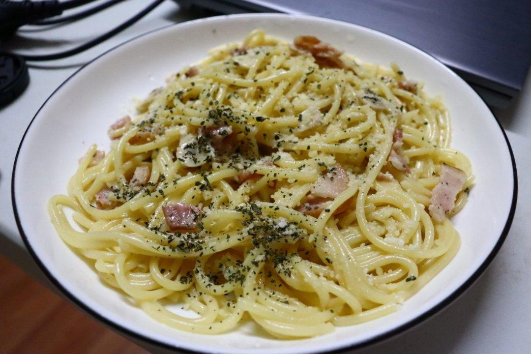 白蘑菇奶油培根意面