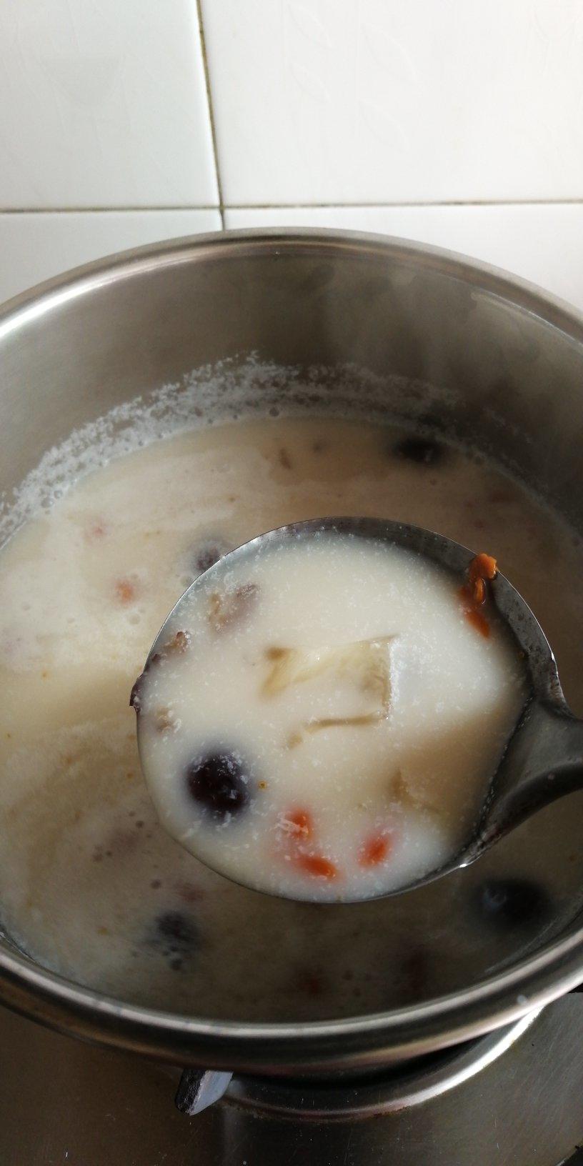 雪耳桃胶煮椰浆