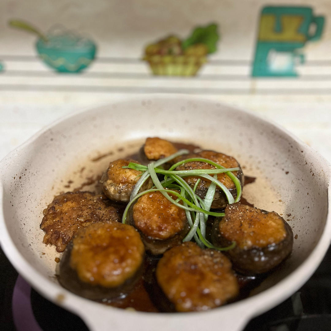 一口爆汁的虾滑酿口蘑