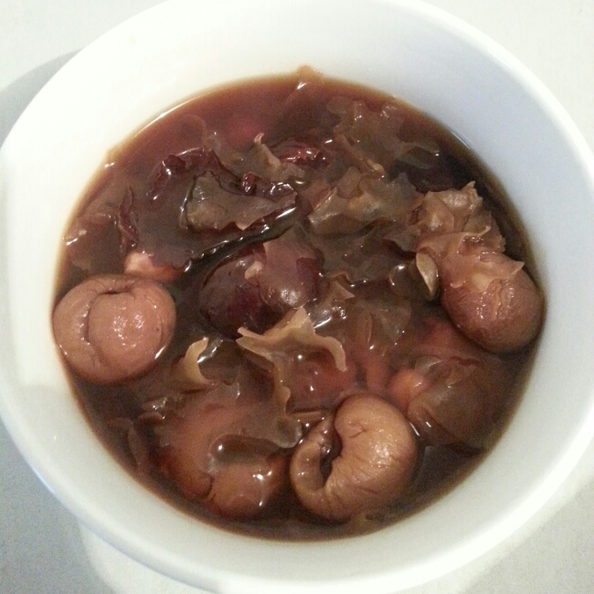 桂圆红枣银耳汤