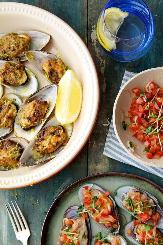 青口贝配黄油味噌酱和番茄沙沙