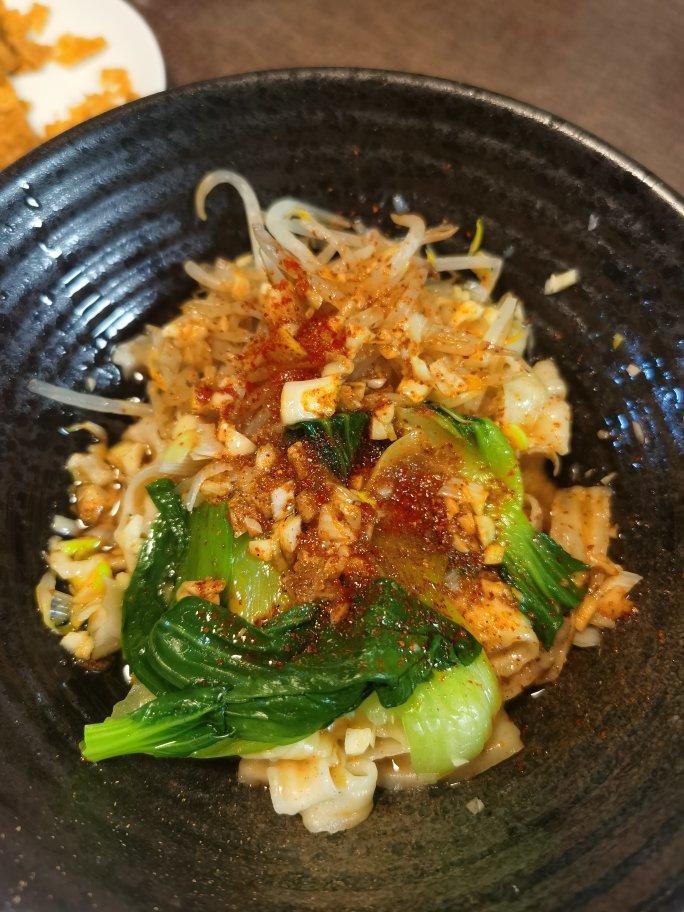【油泼面】超级快手，好吃到炸裂😋