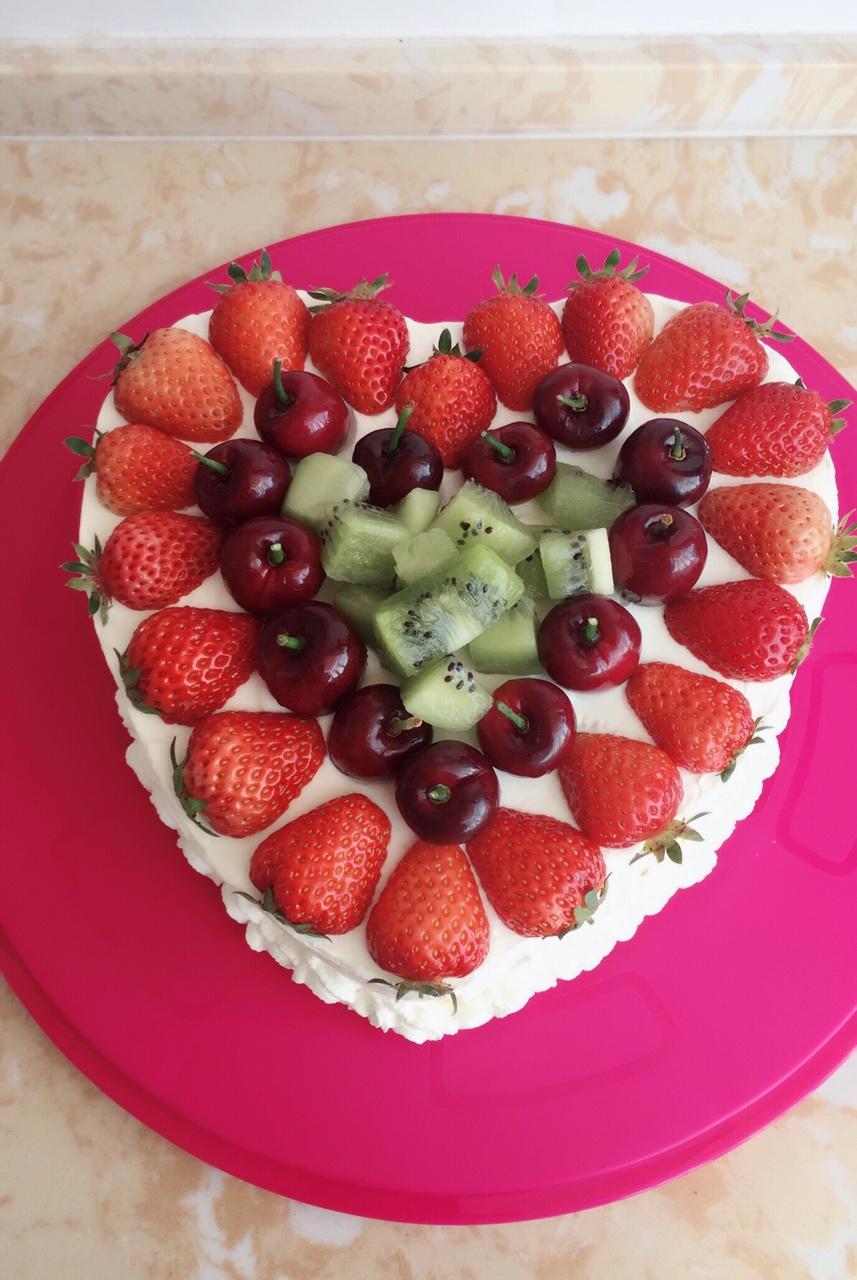 宁檬ing做的鲜奶草莓心形蛋糕
