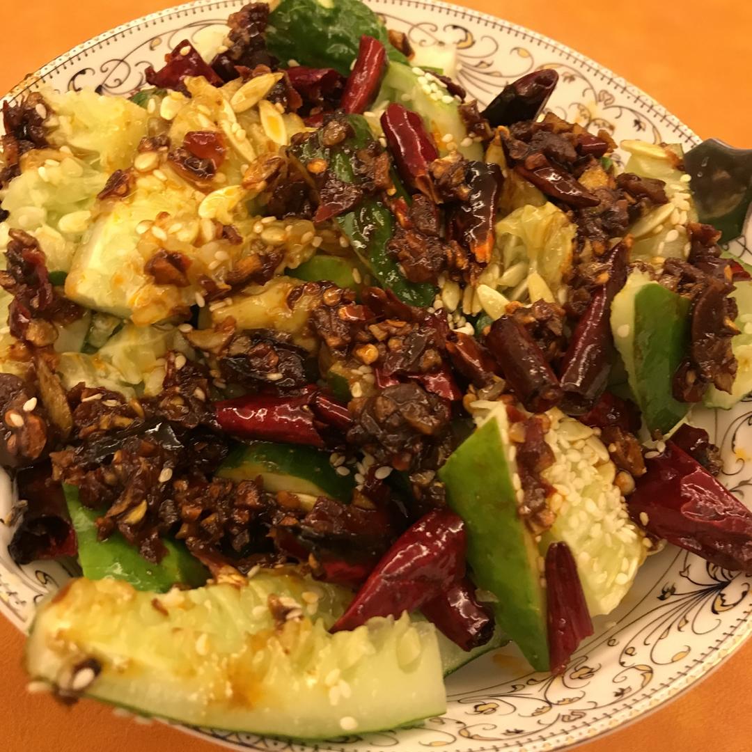 超级好吃的凉拌拍黄瓜