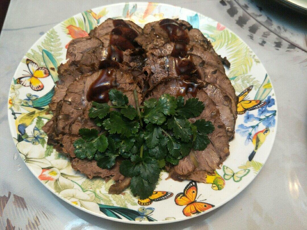 卤牛腱子