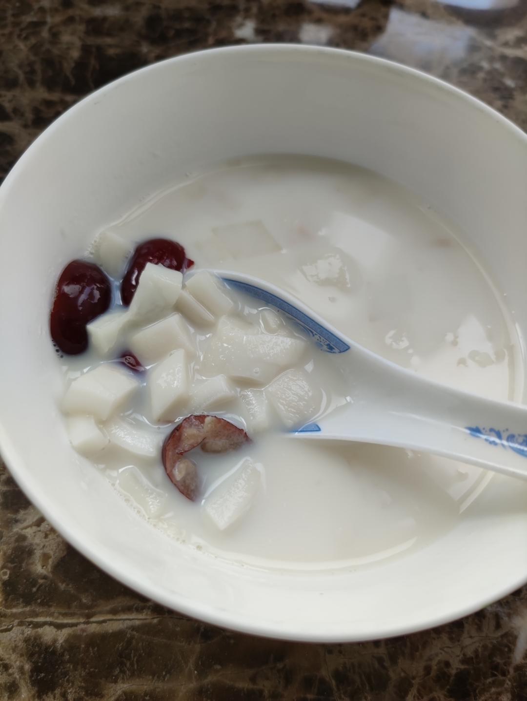 椰肉红枣奶（甜汤）