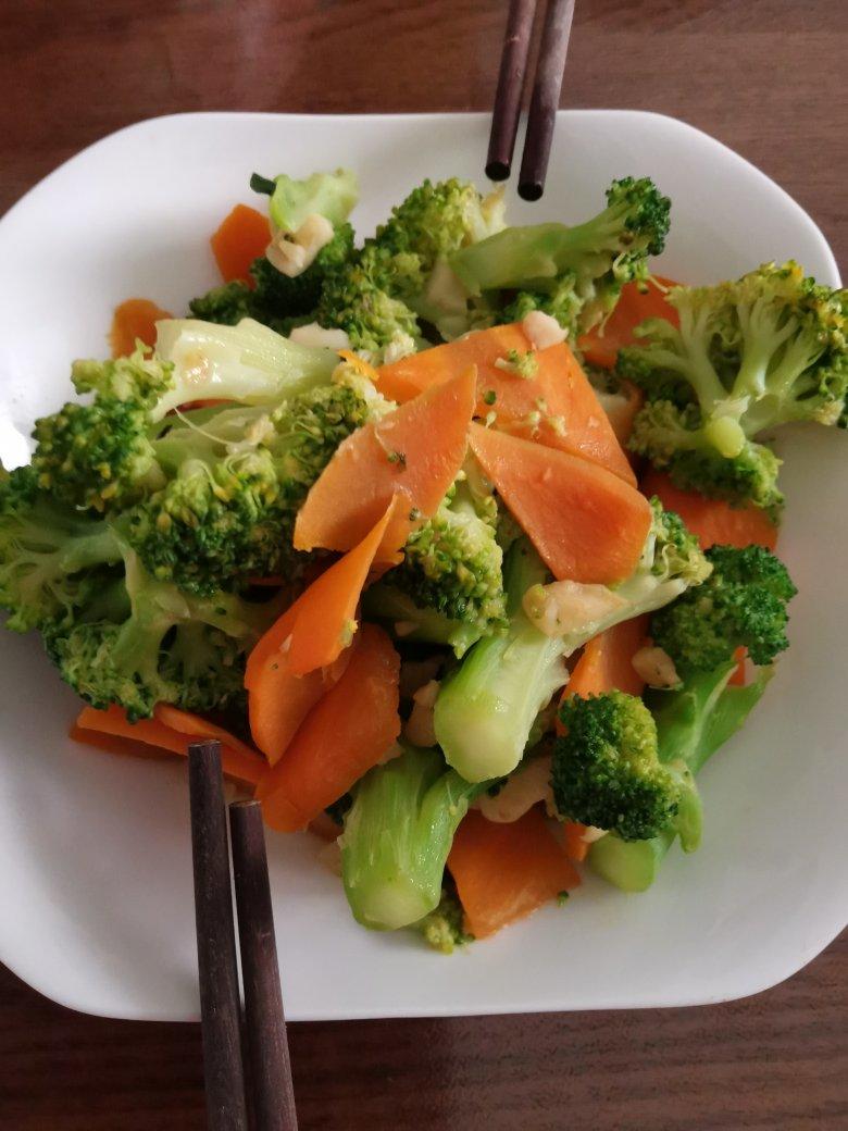 wangda76做的西蓝花炒胡萝卜清爽型