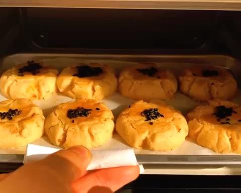 核桃酥，烤箱出炉就有浓浓的香味，这么简单的做法做起来吧 ！的做法