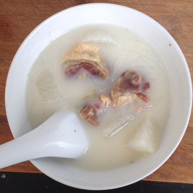 腊鸭煲萝卜汤