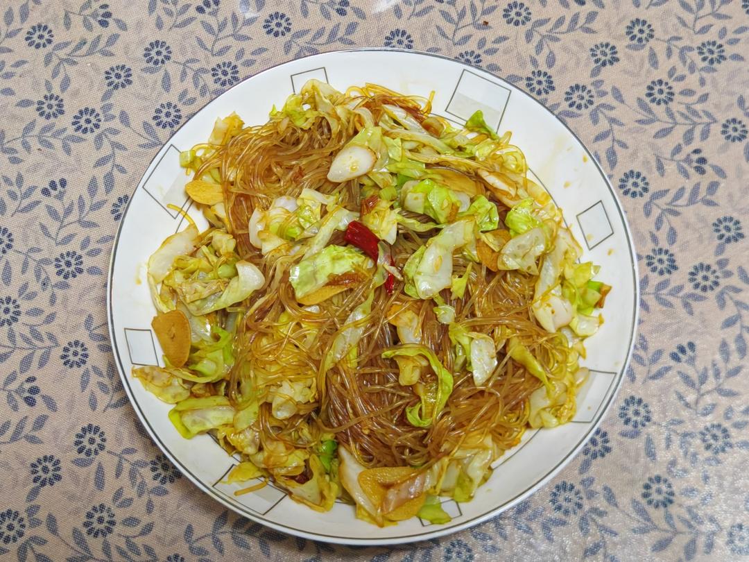 最近爱吃粉丝粉条～包菜炒粉丝