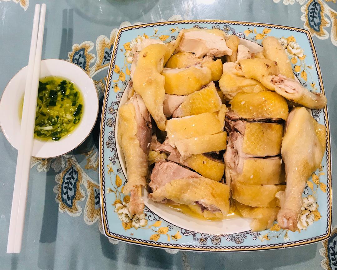 连汤都能喝的白切鸡（姜葱酱的做法）