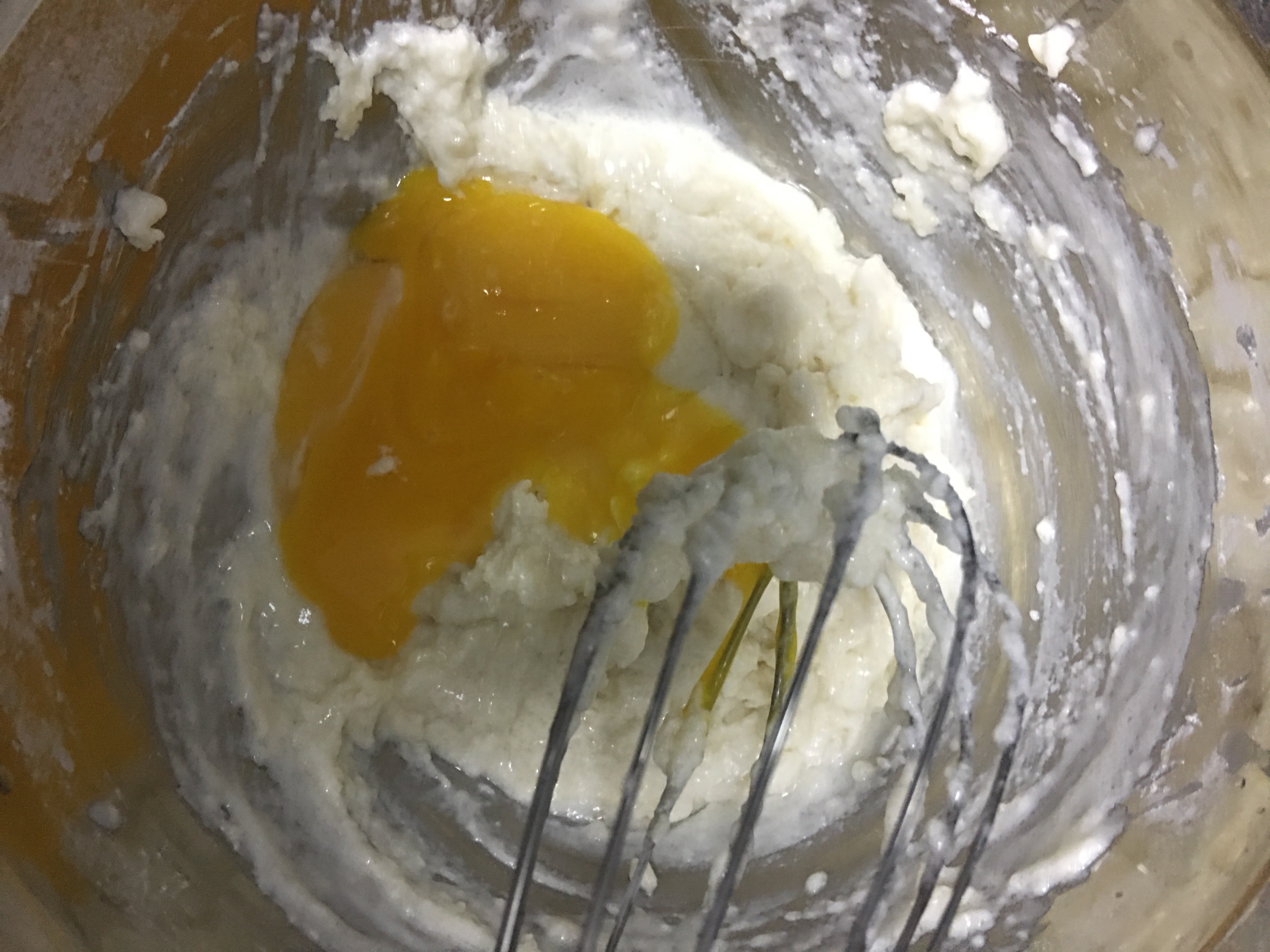 六寸戚风蛋糕胚的做法 步骤3