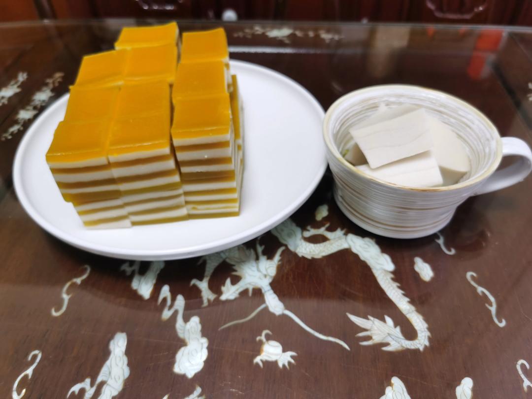 美味的“马蹄千层糕”（椰奶南瓜味）