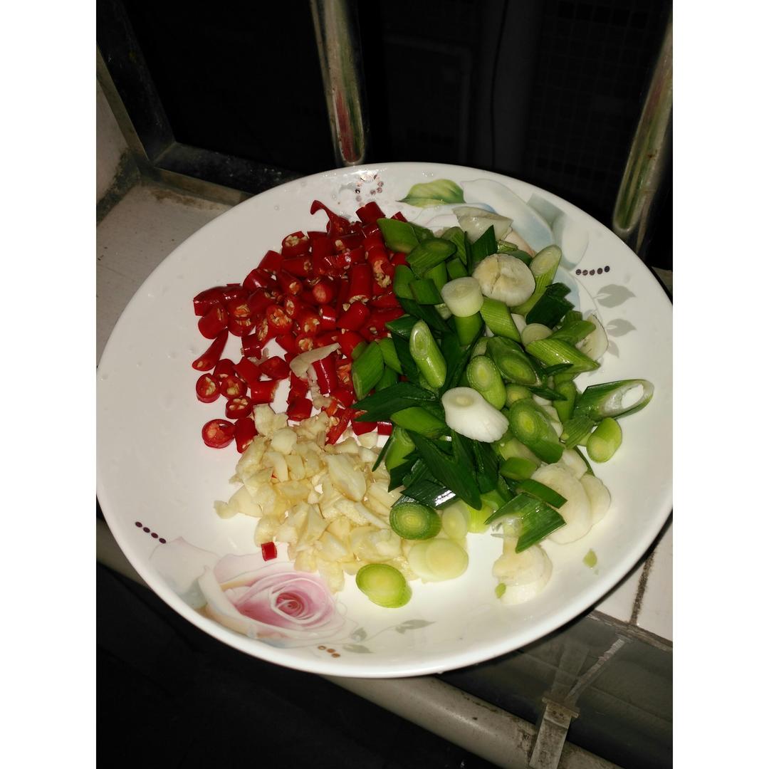 大蒜辣椒炒腊肉