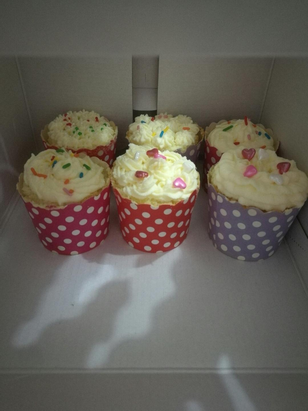 原味海绵纸杯蛋糕（非常适合裱花、盖糖皮的cupcake方子）