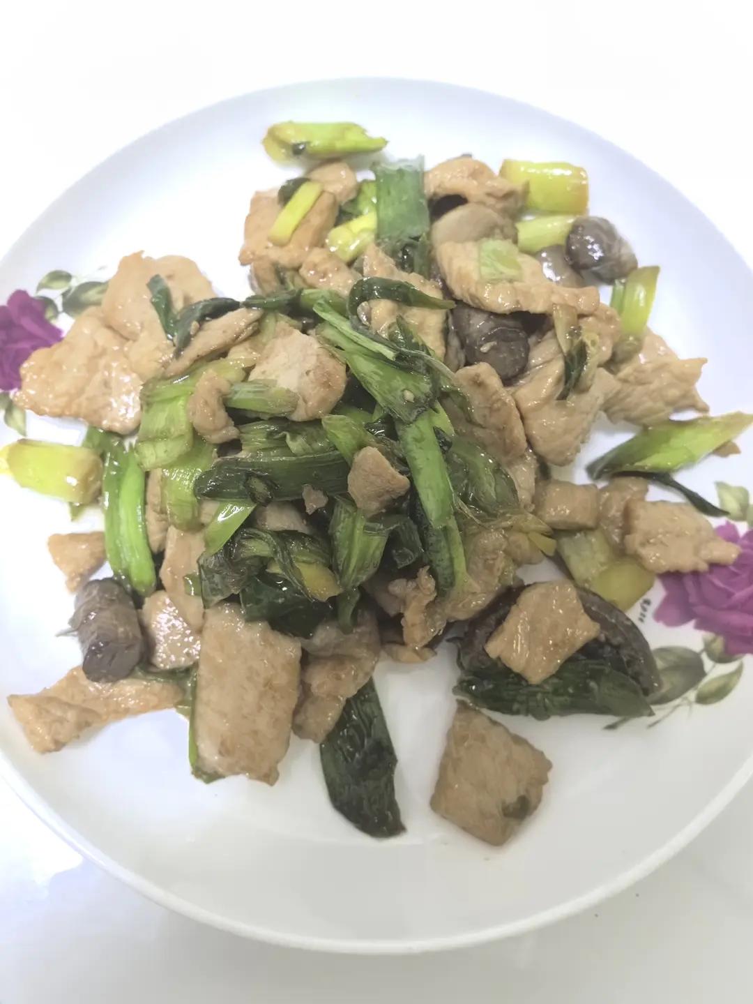 简易版超下饭 蒜苗炒肉（蒜叶炒肉）