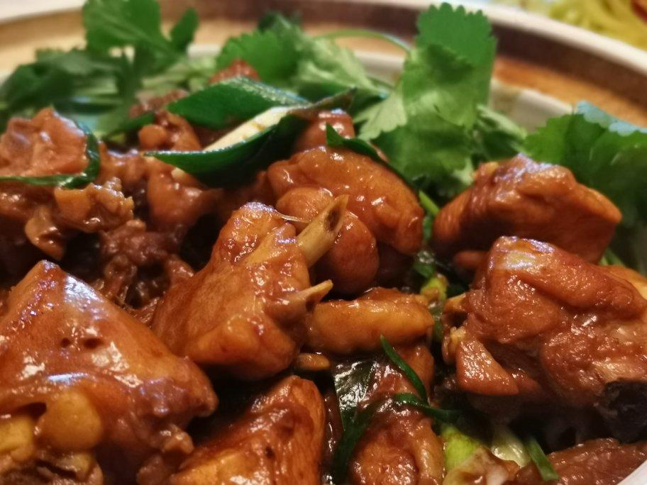 《港廚煮》广式板栗焖鸡