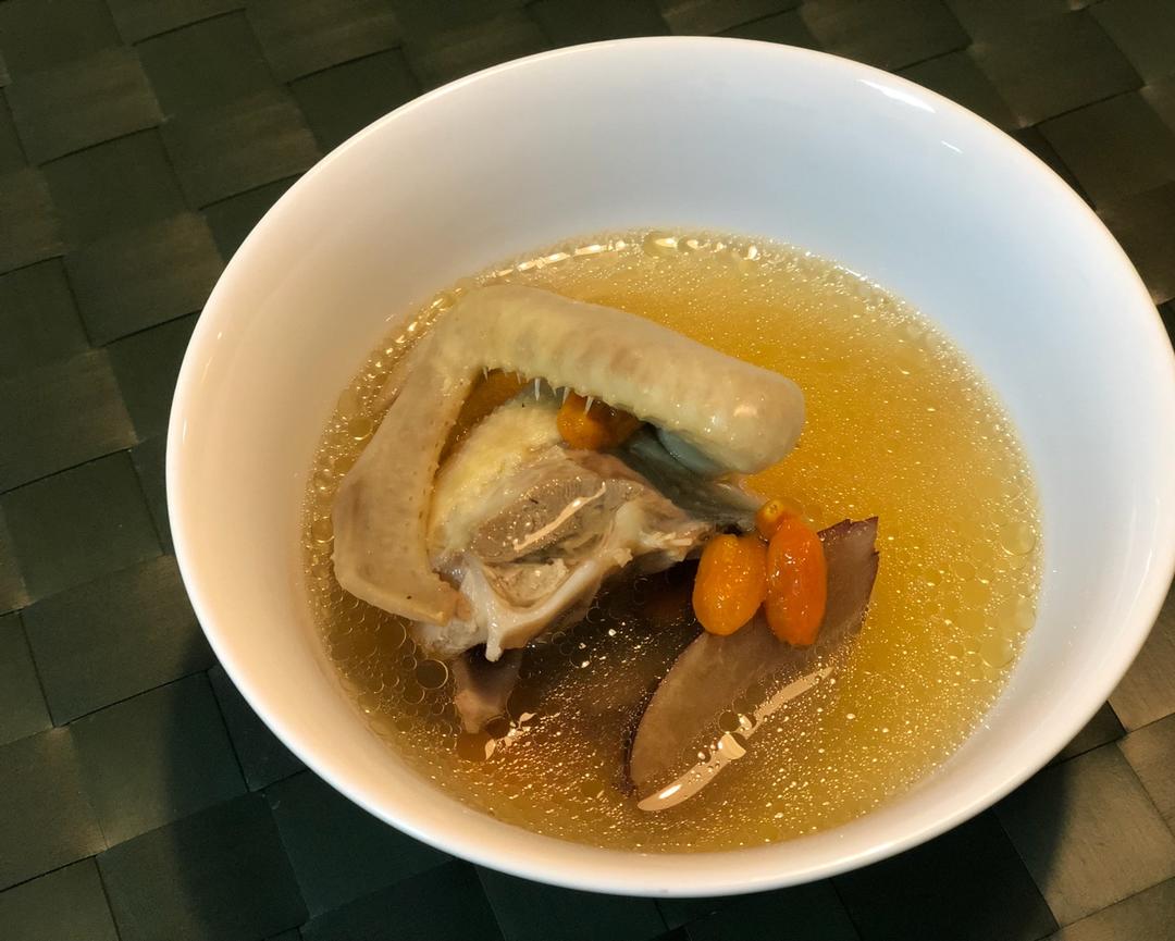 echo桃儿做的滋补乳鸽汤