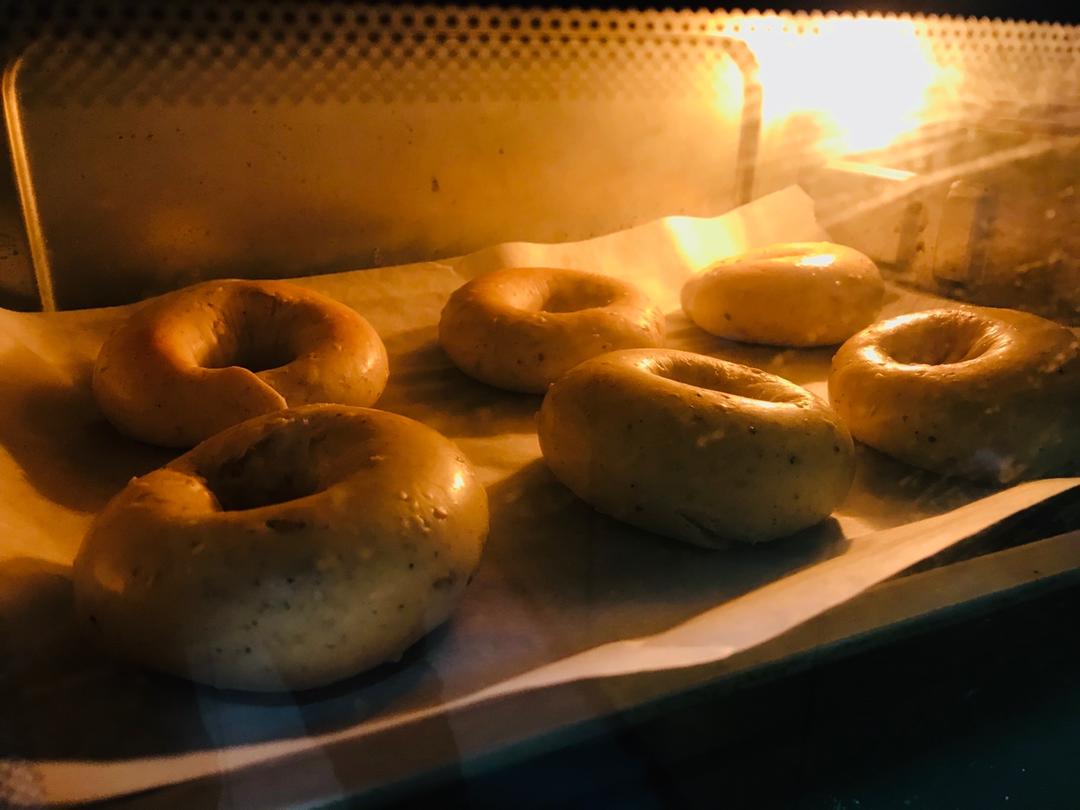 黑芝麻全麦贝果（不用揉出手套膜的快手做法）