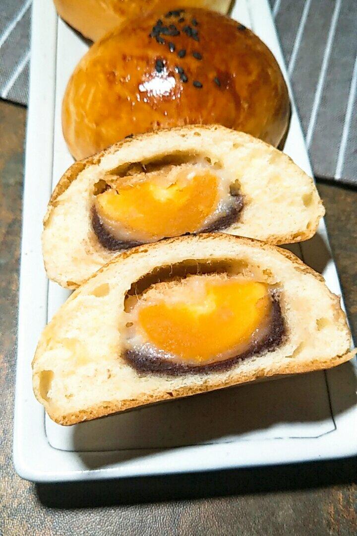 林芬l做的豆沙蛋黄面包～好吃到哭