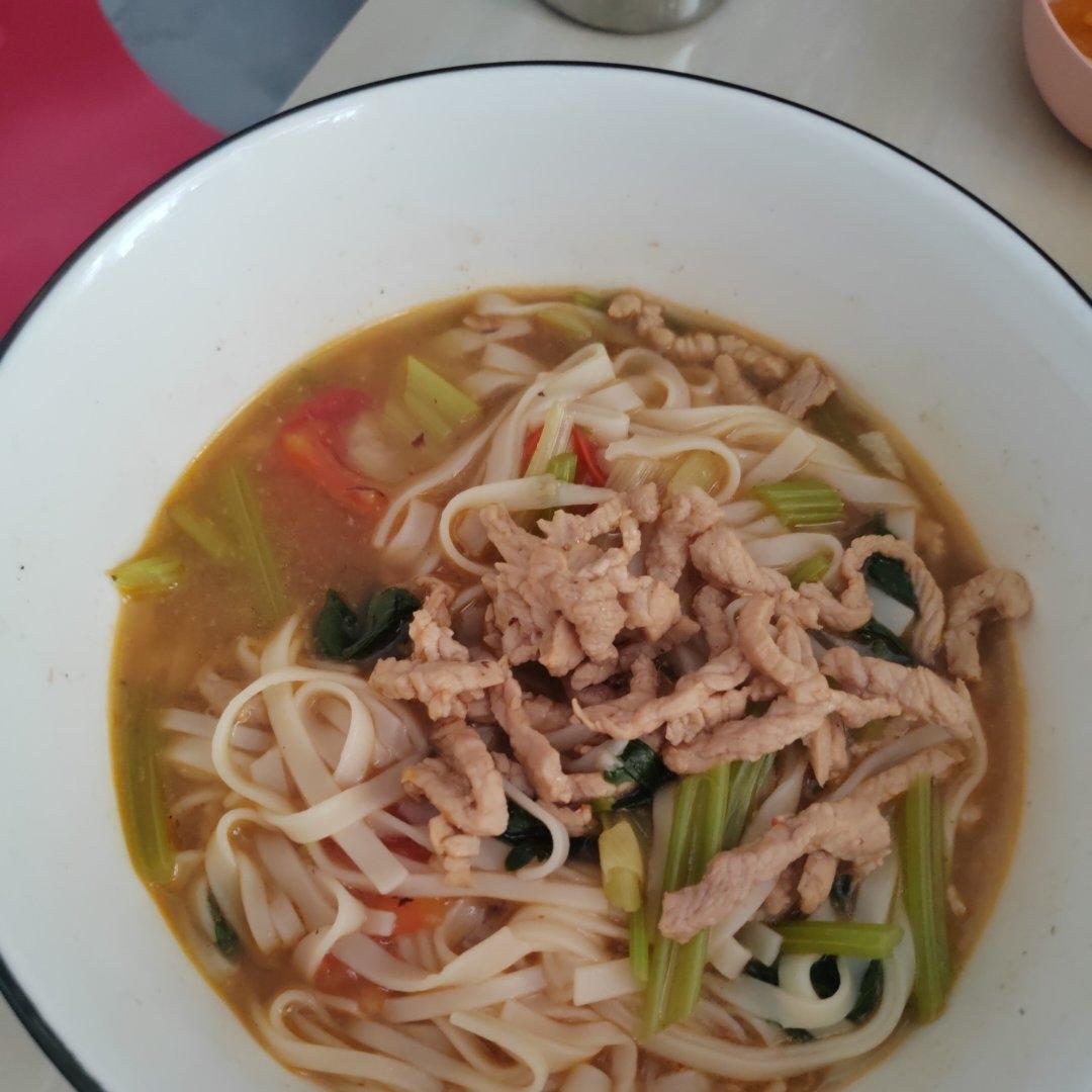 芹菜番茄肉丝面