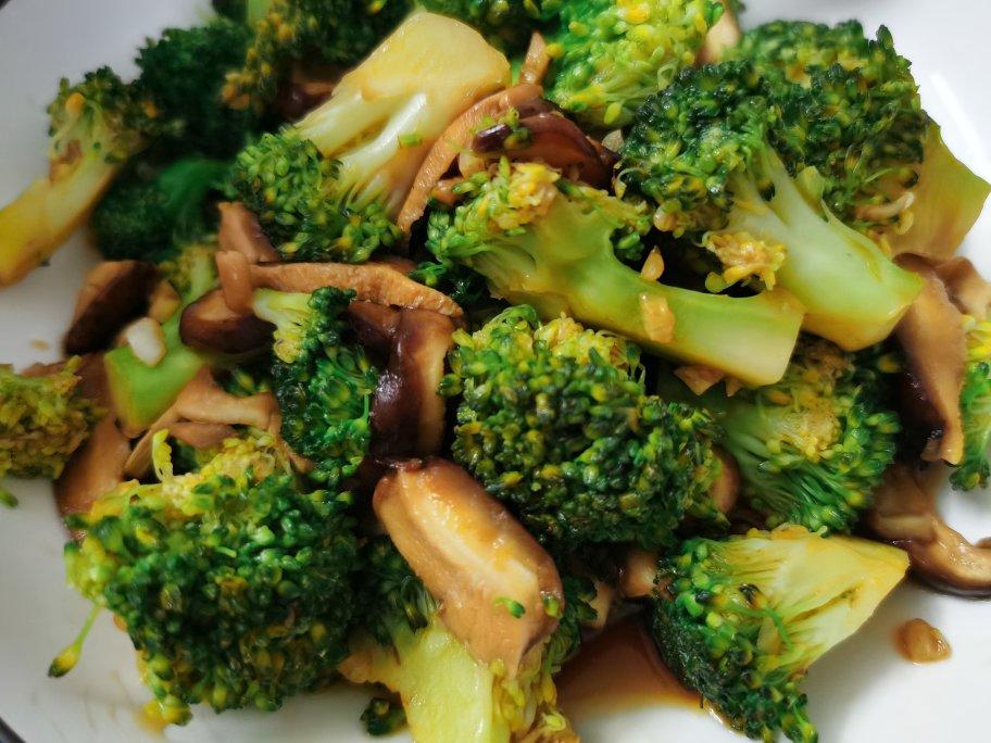 低脂好吃的西兰花炒香菇