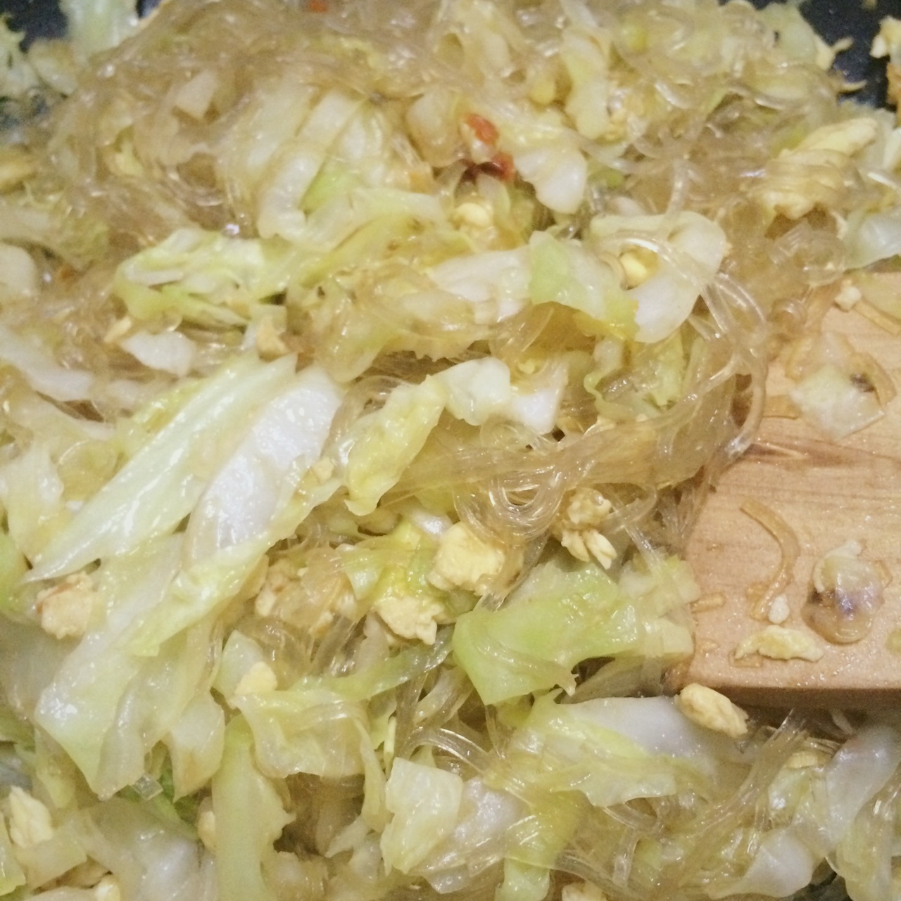 包菜粉丝炒鸡蛋