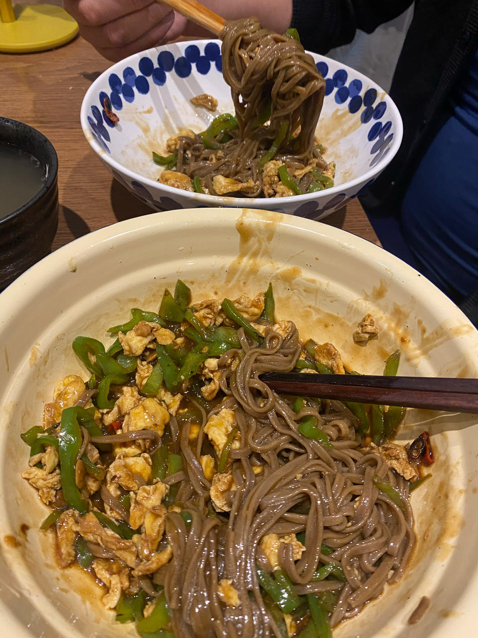 低脂好吃的青椒鸡蛋荞麦面