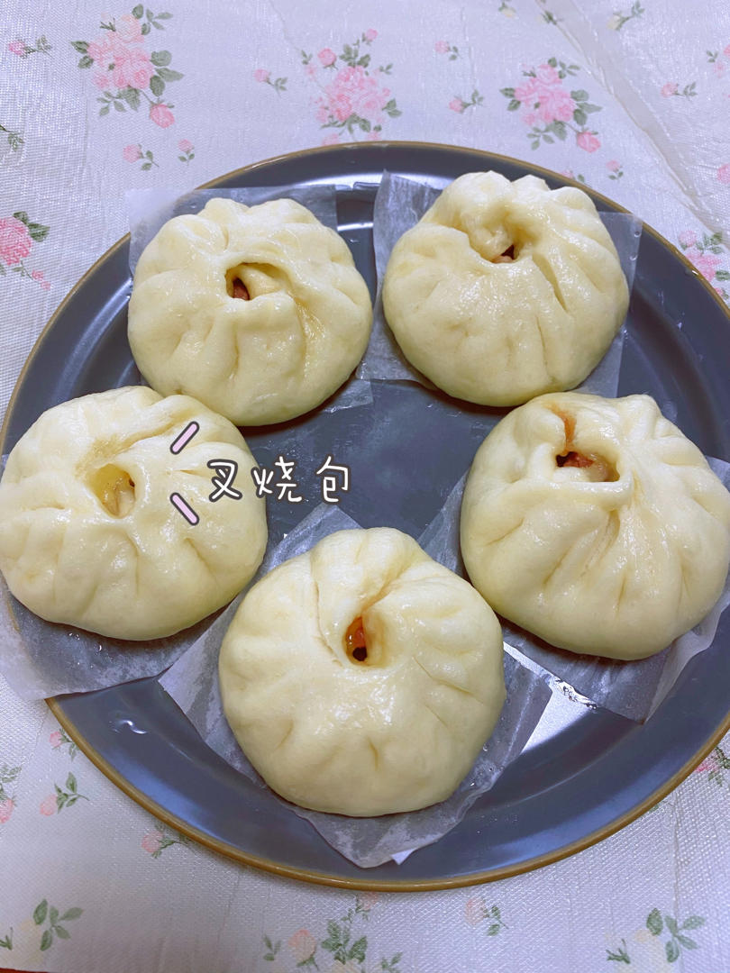 云朵般松软爆浆蜜汁叉烧包