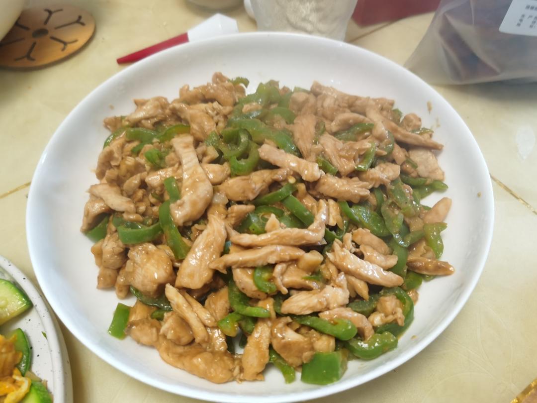 巨好吃的青椒炒鸡胸肉丝，超下饭